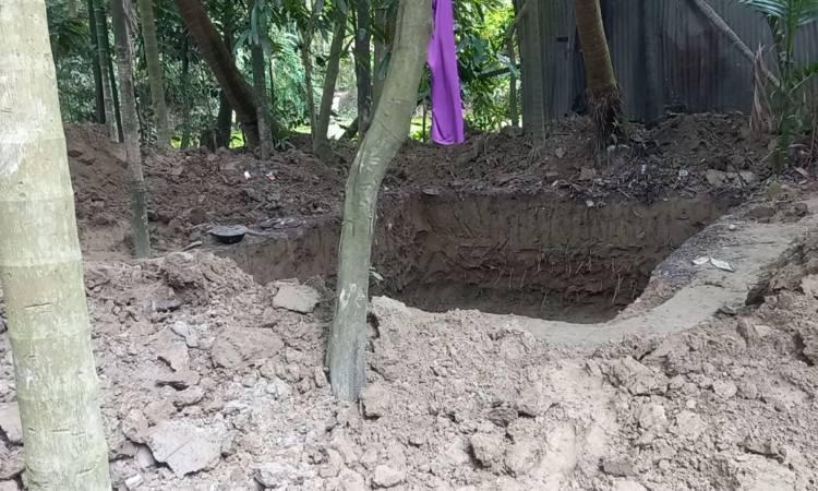 লাহারকান্দিতে বিরোধপূর্ণ জমিতে সেপটিক ট্যাংক নির্মাণের অভিযোগ